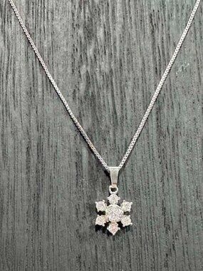 Dainty Necklace Snowflake Pendant Silver Tone Rhinestone 20 Inch Length NWOT